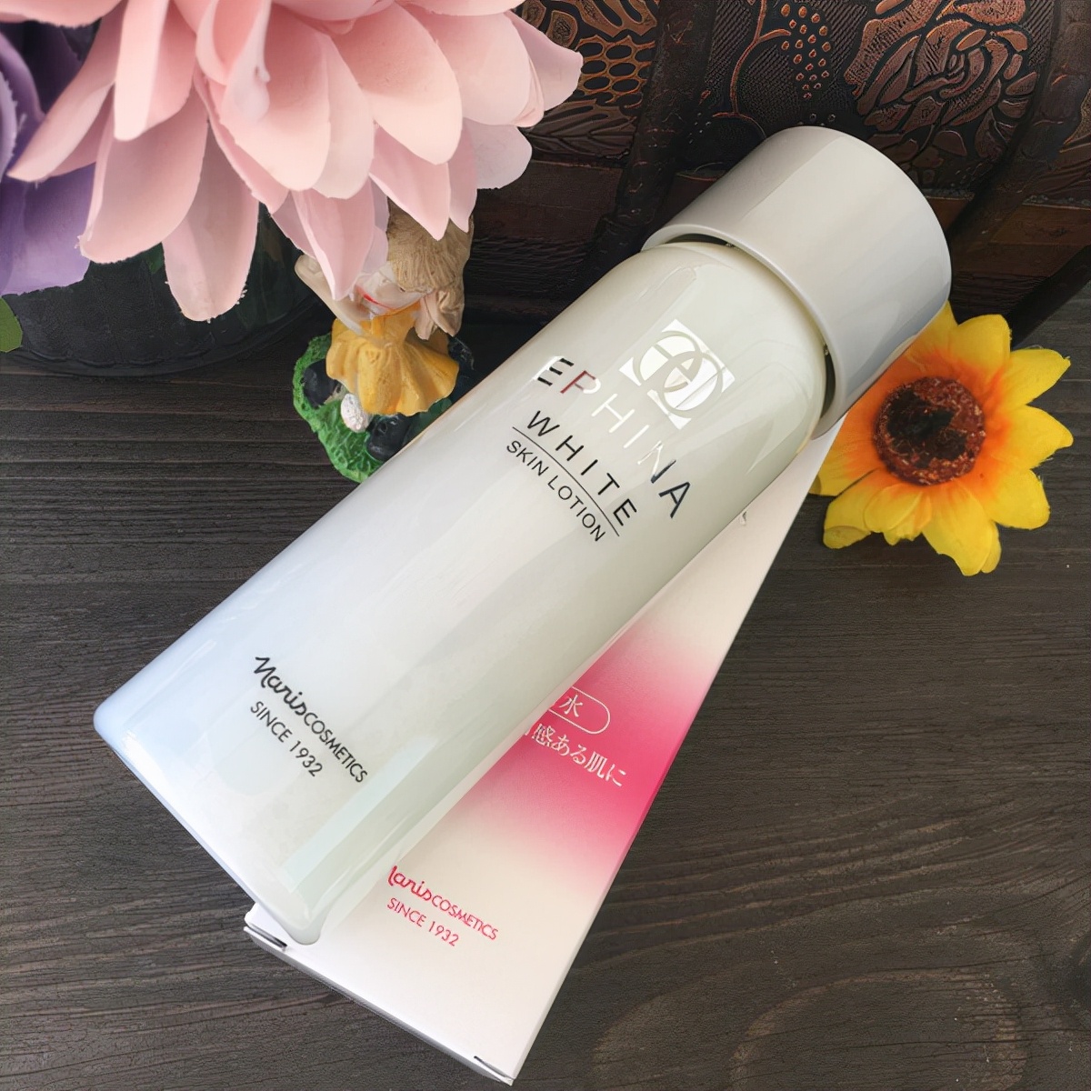 口红 化妆水:缩小毛孔,改善肌肤弹性,使肌肤由内而外的自然美白!