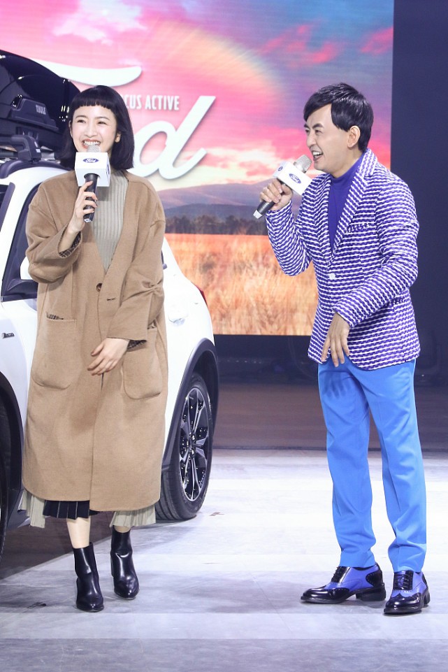 穿衣搭配|林依晨的“娃娃脸”没白长，40岁了留露眉刘海穿大衣，仍有少女感