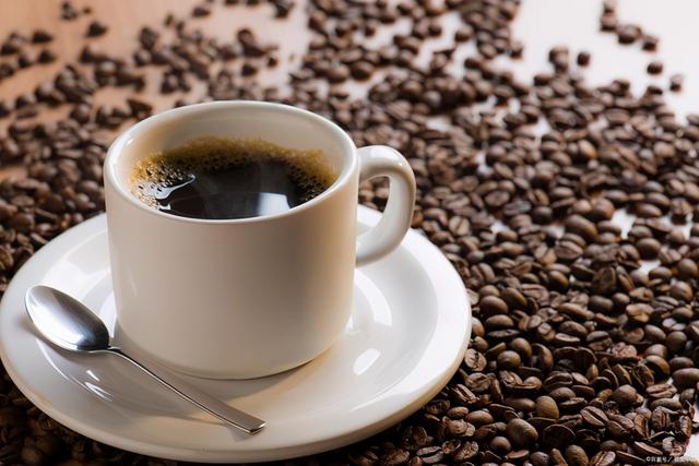 雌激素|女性45岁之后,雌激素水平降低,少吃4种和多吃4种“食材”