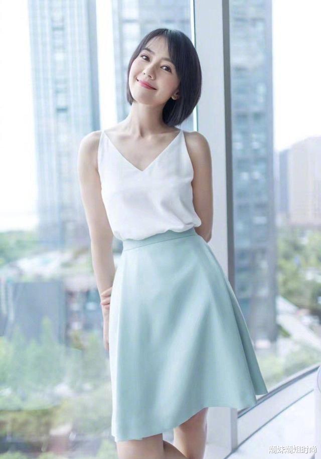 短发|高圆圆吊带配A版小短裙，潮流又甜美，搭配短发清纯又可爱