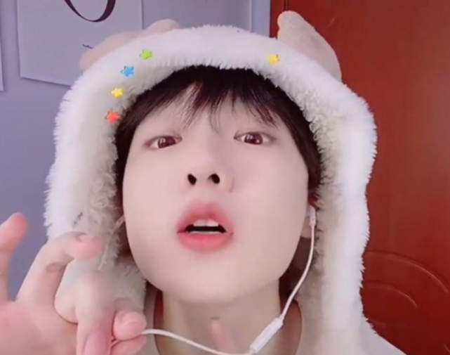 |风小逸小号被扒，从“吃个桃桃”到“拉丝糖糖”，恶心程度再升级