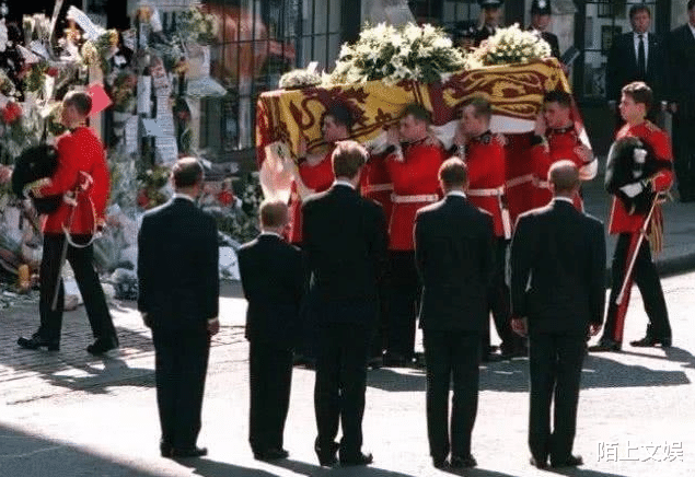 迈克尔·杰克逊|33年前,戴安娜邂逅杰克逊一见如故,深夜两人打数小时电话诉衷肠