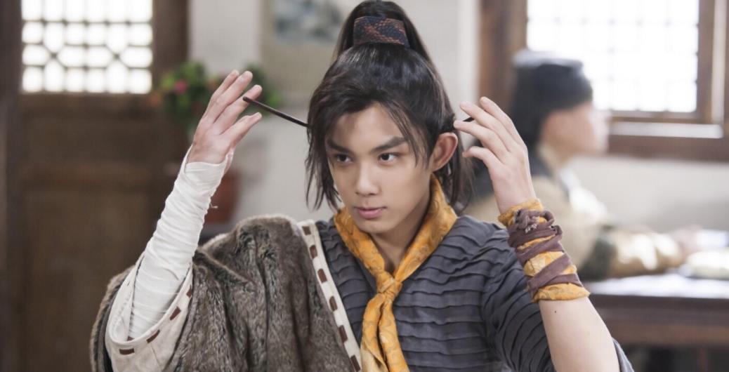 陈小春|4个版本的李逍遥，胡歌的经典，吴磊的秀气，老年版的不再逍遥