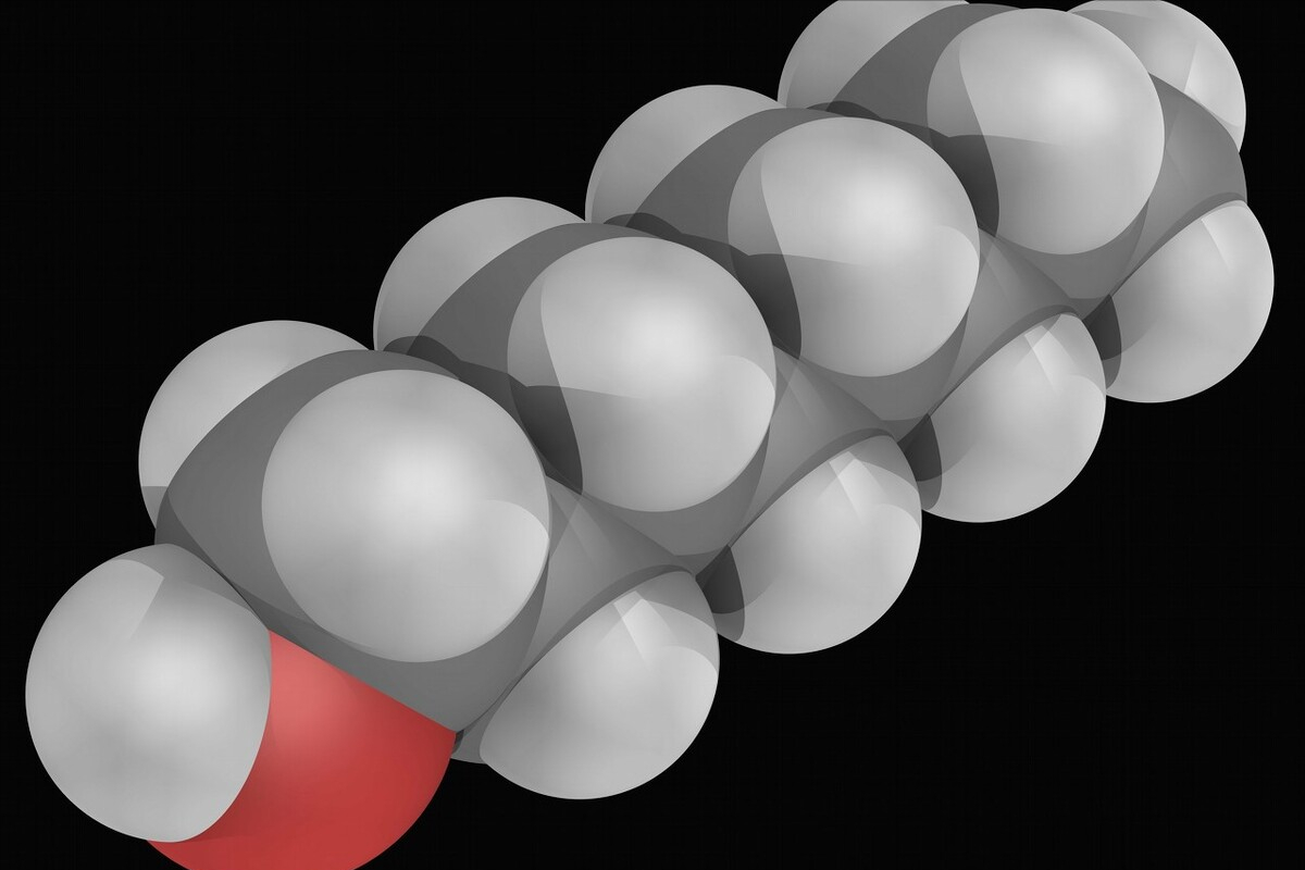钻石 钻石到底有多硬？用铁锤能砸碎钻石吗？结果可能和想象的不太一样