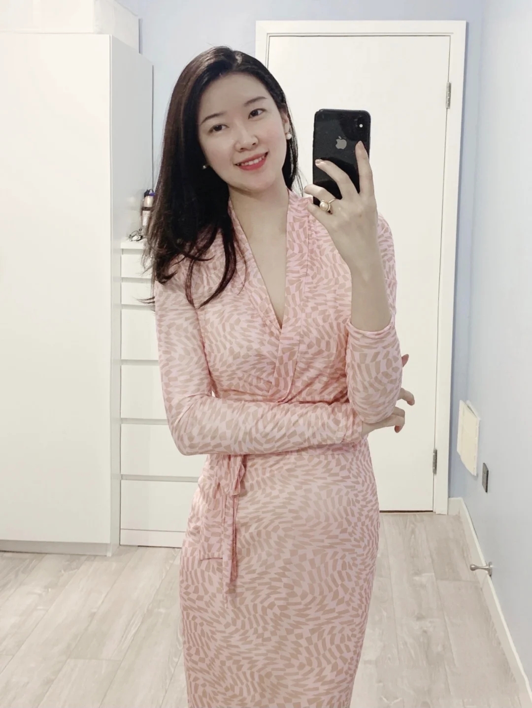 27君|螺纹真丝深V超薄连衣包臀裙，花色亮眼，给人视觉深深的震撼，直击内心的装扮！