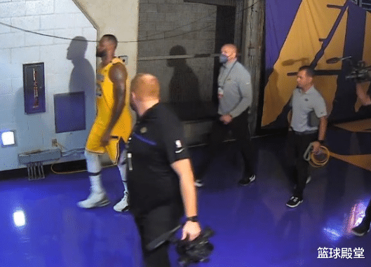 安东尼·戴维斯|太阳淘汰湖人！老詹转头离场，浓眉+小加+莫里斯嬉笑，基德被打服