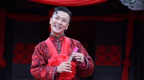 打狗棍|《打狗棍》中，那图鲁竟被洗白为“国民老公”，二丫头同意了吗？