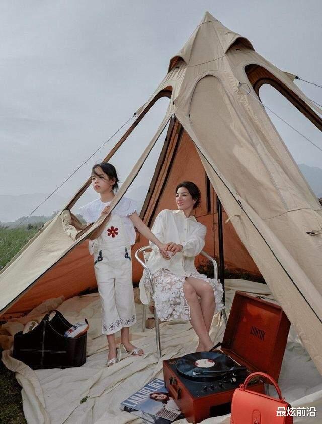 最炫前沿|黄奕女儿越来越好看，一身红裙比妈妈还惊艳，从小就是美人坯子