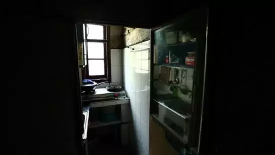 设计师|上海市中心户口，却遭女友嫌弃，他为结婚爆改35㎡变9房住两家人