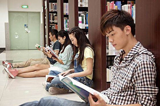 痘痘 吃鸡腿是为了减肥？女大学生“花式减肥法”引热议，网友：不理解