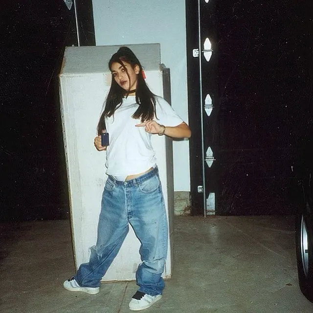 卡戴珊|卡戴珊自曝“清纯”童年照！网友：没整之前好看多了！