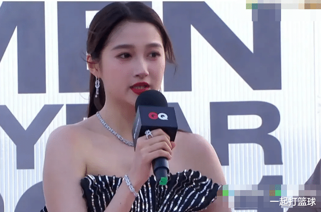 关晓彤|真是败给关晓彤的生图了！与精修图相比，脸大一圈肩厚两倍