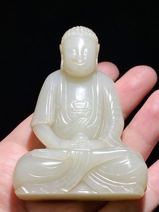 和田玉籽料|清乾隆 和田玉籽料 阿弥陀佛像 摆件