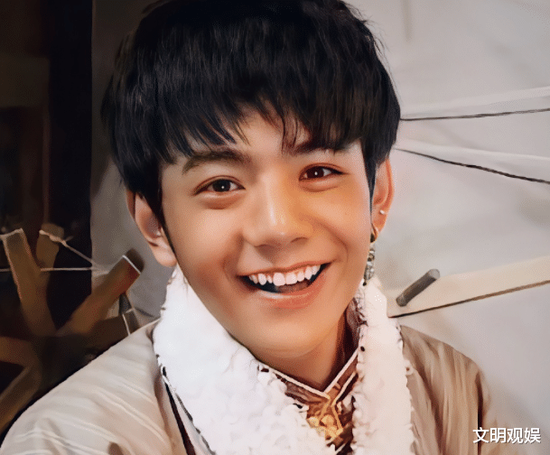 主持人|丁真现实中长啥样？跟TVB主持人连线直播，无修镜头看出真实状态