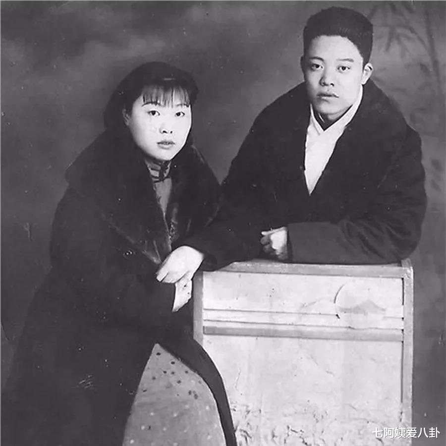 七阿姨爱八卦 网友五一途径单田芳墓，六字墓志铭引网友泪奔，老先生精神永存