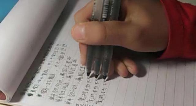 考试|“金字塔”字体风靡初中校园，个性十足又可爱，老师：小心会扣分