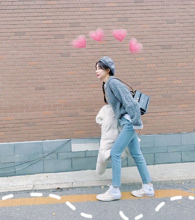 孙艺珍|徐梦洁真是女孩穿搭典范，毛衣配牛仔裤休闲随性，马尾辫减龄俏皮