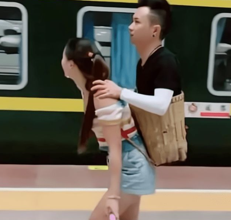 女孩 拐卖少女判13年,无腿男劈腿,直播家暴?翻车的6位网红纯属活该