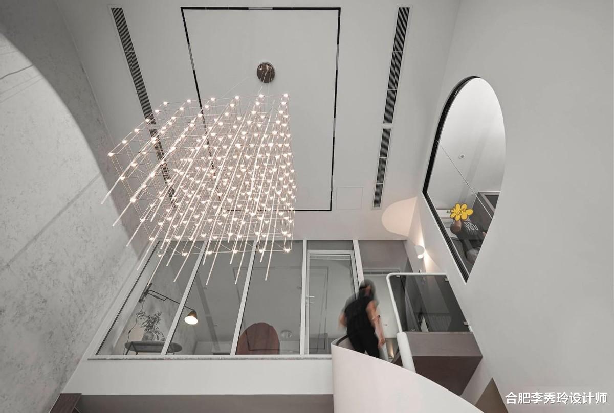 见过太多套房子，装修心里也有谱了，简单清爽的跃层才是我心所属