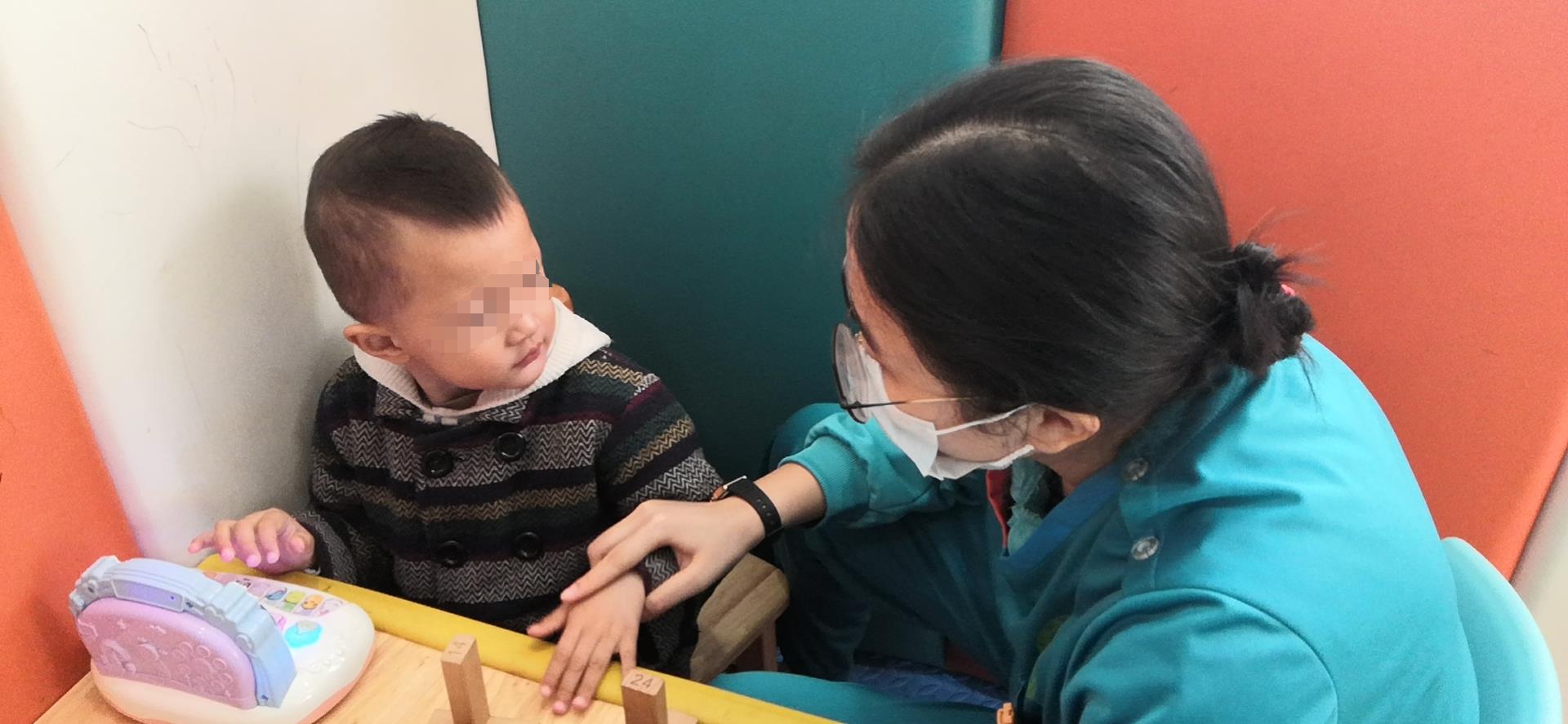 粤儿悦康 自闭症孩子刻板行为难搞定?赶快试试这几个好方法!