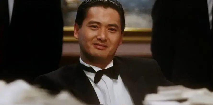 街拍|亚洲十大男神近况，郭富城一家四口甜蜜过节、周润发餐馆独自吃饭