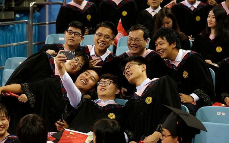 本科生|大公司爆内幕，我们不要“三无家庭”本科生，职场内卷有多严重？