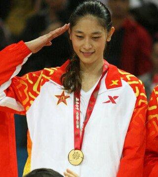 隋菲菲|退役改行教練，八一女籃美女隋菲菲享受什么級(jí)別？工資待遇如何？