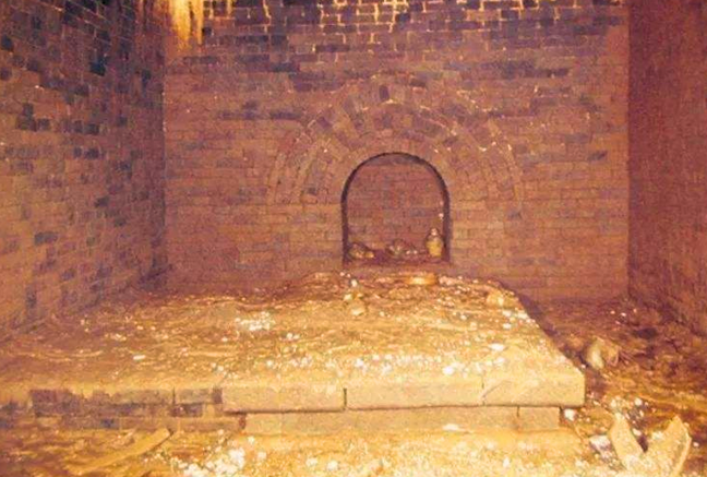 宝石|湖北一明朝王爷墓,墓中出土700颗宝石,专家:简直富可敌国