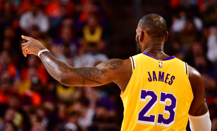 湖人队|天王山惨案!湖人晋级概率不足18%,女老板曾盼望詹皇带队三连冠