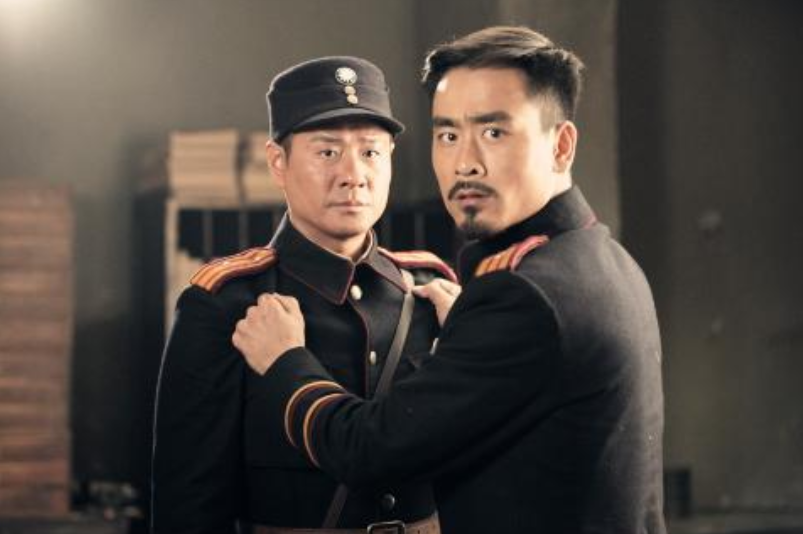 明星|他为娶小8岁嫩娇妻与前妻离婚，现在前妻渐渐走红，他却沦为路人