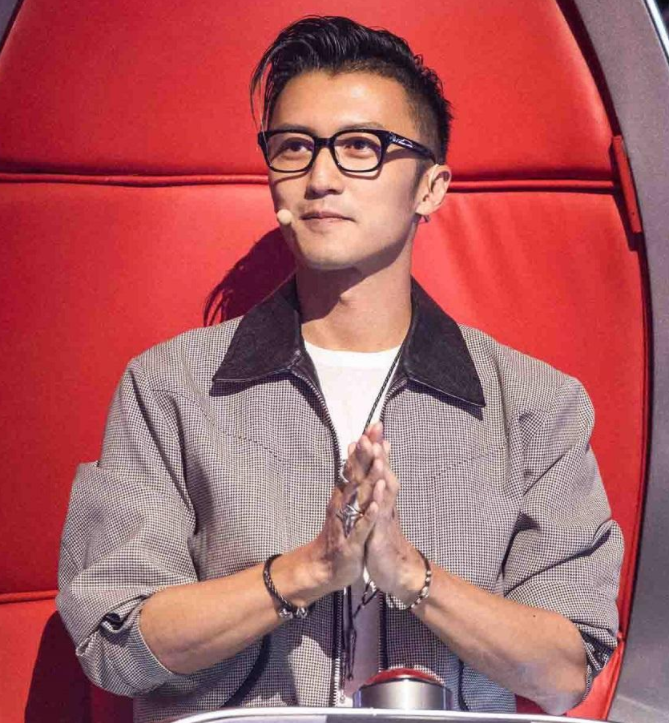 谢霆锋|小伙因长得太帅不甘心送快递，整容成谢霆锋，如今他已年入百万