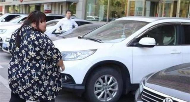 校花|结婚三年,他把1.55米的校花喂到332斤,校花:他很爱我