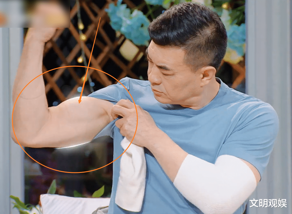 富二代|妻子们曝夫妻秘事,秦海璐曝王新军澡后举动,刘涛的爆料让人脸红