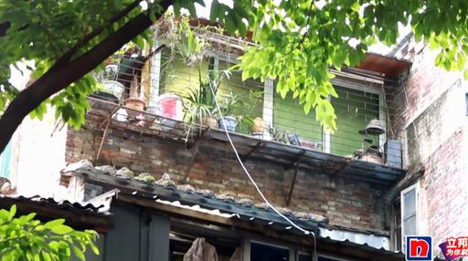 六人挤55㎡老房，成年兄妹同睡一间，保姆为家庭和睦偷偷离开