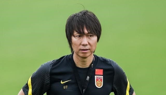 雪落无尘谈|12强赛今日开打,国足首发8人已敲定,李铁仅用两名归化球员