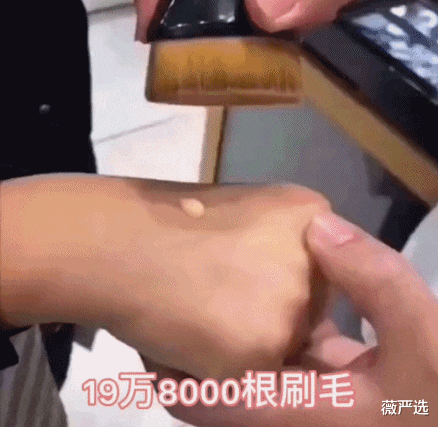 化妆师|明星们丢弃“美妆蛋”改用“粉底刷”，化妆师透漏原因：太吃粉！