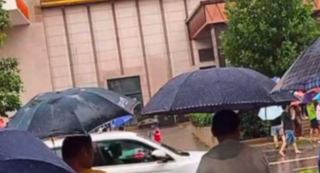 徽州 徽州老板娘事件宴继续发酵，牵扯出缴税问题，生意还能干下去吗？