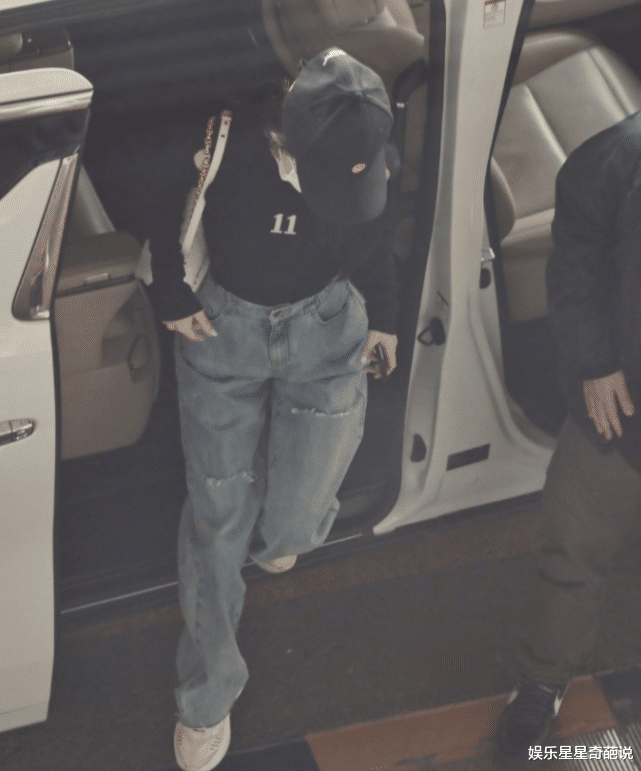 赵丽颖|一别两宽还是心存惦念？赵丽颖冯绍峰离婚后被偷拍场面，二人至今均不舍换情侣头像