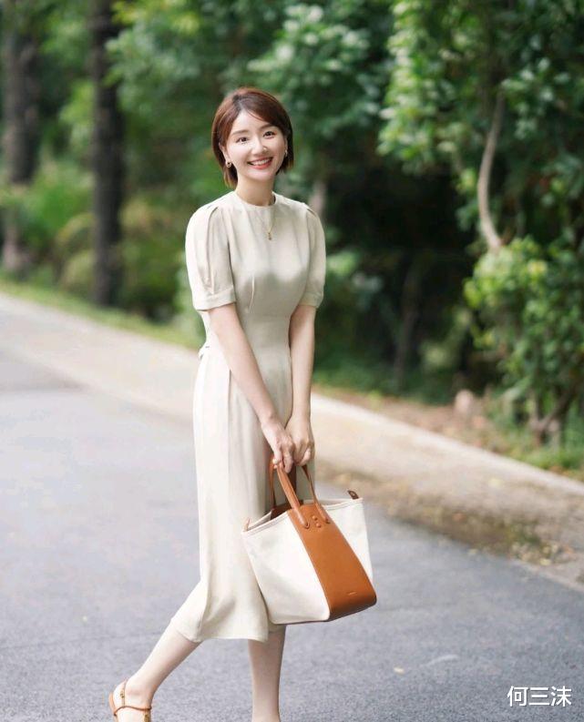 何三沫|在炎热的夏季穿什么服装才合适？清新透气的穿搭，精致又舒适