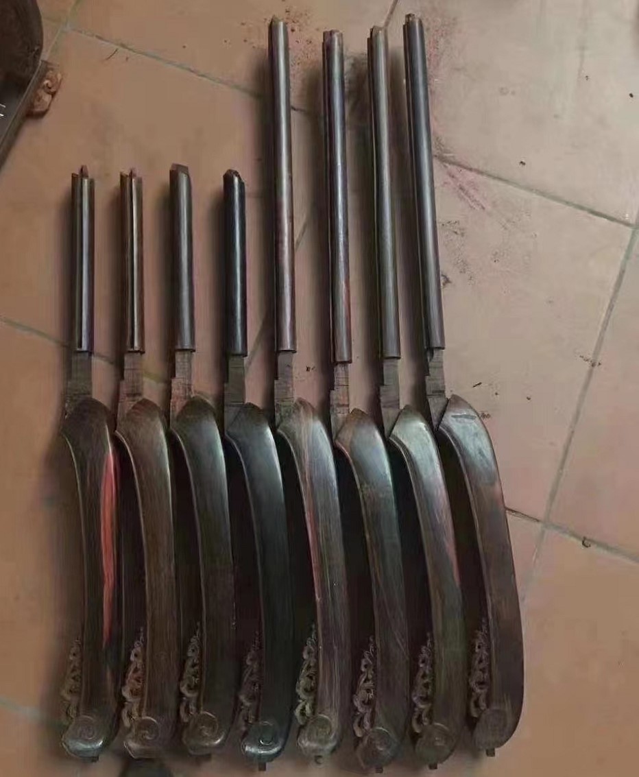 留一半醉|大红酸枝老料皇宫椅脚花一体通根到底,精工好料,价格三万六千真的吗?