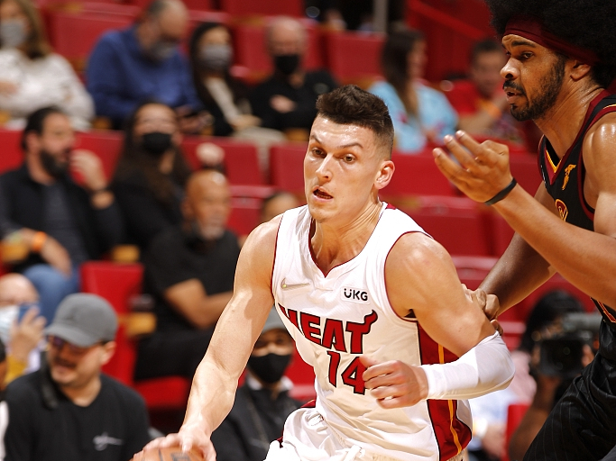 騎士隊(duì)|三分8中6，成球隊(duì)得分王！老詹離開后，你終于接受現(xiàn)實(shí)了