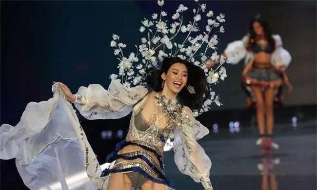 奚梦瑶|赌王四太梁安琪说：做我的儿媳妇，至少生宝宝6个，最好3男3女