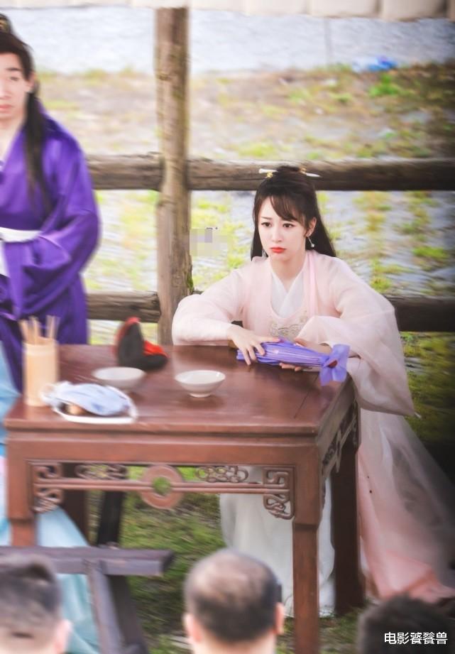 海清|《萌探》正式官宣阵容，杨紫海报造型有点甜，90花瘦身后已变美