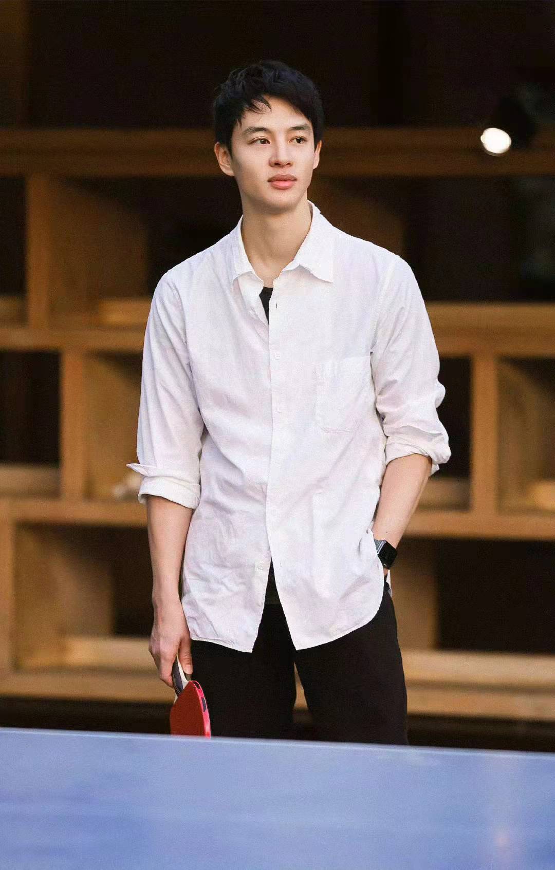 尹昉|35岁男星突曝结婚生子!晒全家福妻子超高颜值,此前从未公开恋情