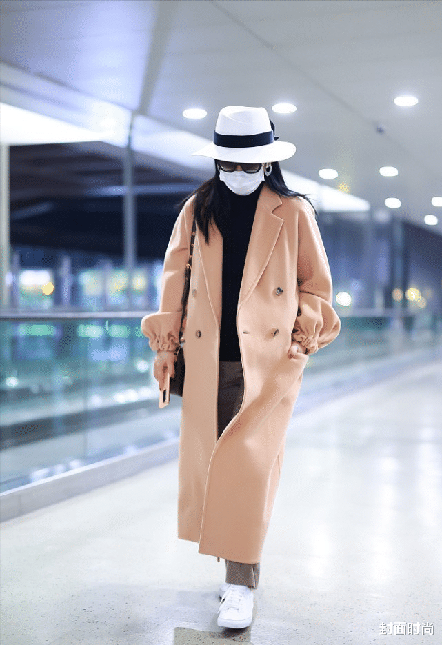 穿衣搭配|秦海璐坐实“总裁娇妻”人设，穿灯笼袖大衣配礼帽，娇美又温柔