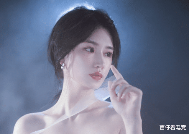 穿衣搭配|沫子晒黑丝照，遭吐槽都破洞了，水友调侃：还是瑶哥的黑丝得劲