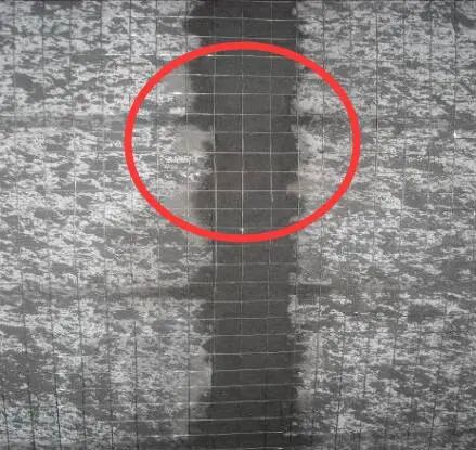 家里砌墙，一定要叫师傅贴上钢丝网，聪明人都知道，用50年没问题