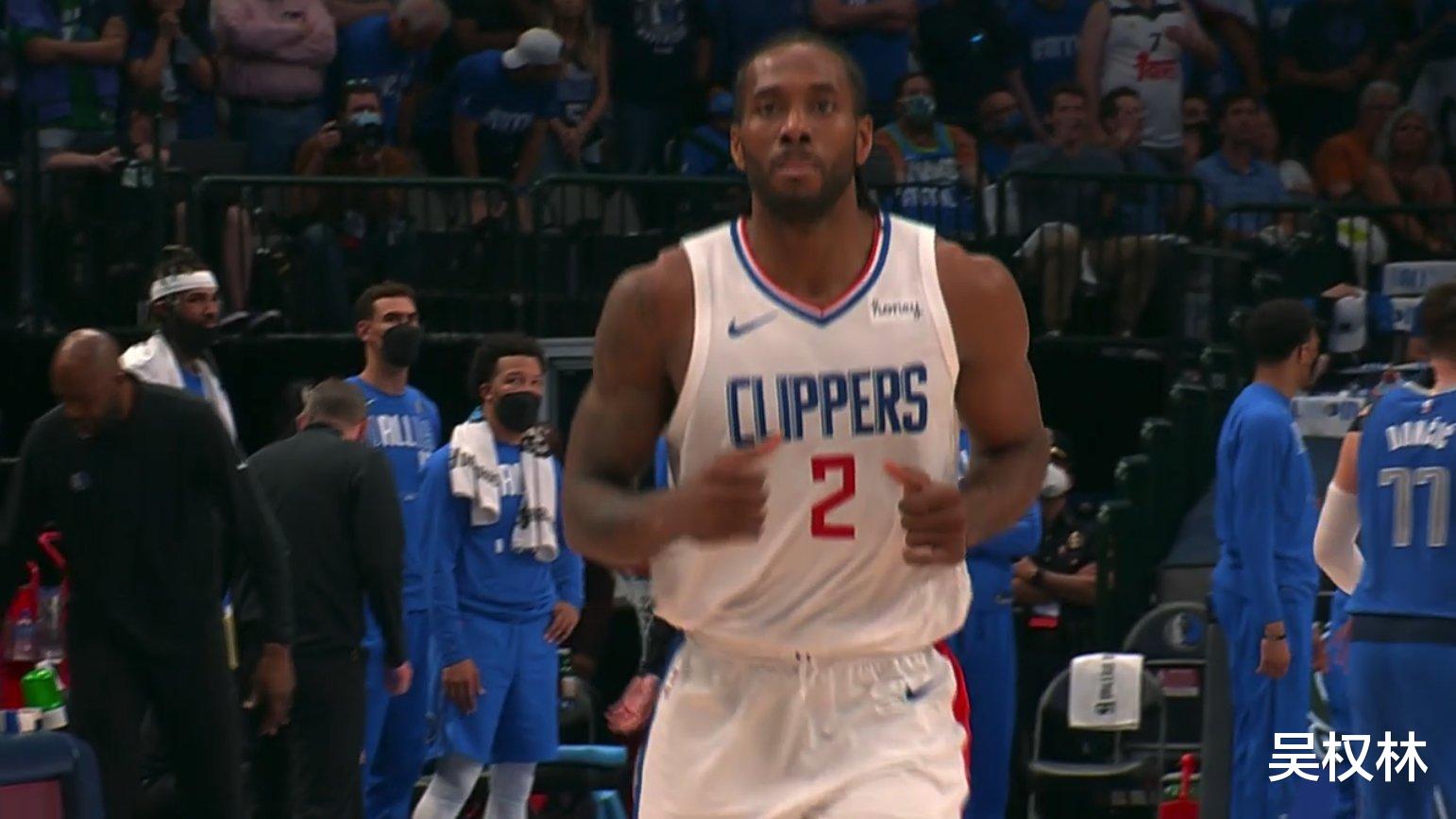 萊昂納德|千億大佬的對決！萊昂納德超神爆發(fā)，鮑爾默狂野慶祝，庫班落寞了