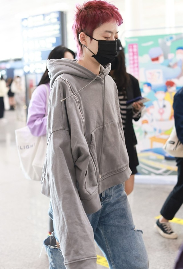 BiuFashion 曾轶可不走寻常路,“假小子”造型一般人难驾驭,个性发色hold住