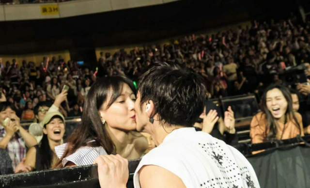 王力宏|夫妻各玩各的?王力宏刚出关就反击,李靓蕾与神秘男亲密画面曝光